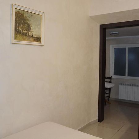 Roma Carina Hotel Bagian luar foto