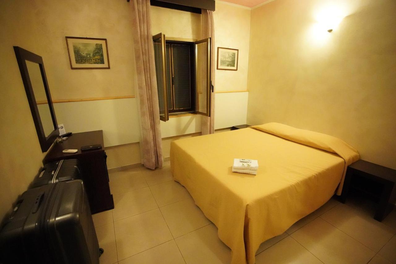 Roma Carina Hotel Bagian luar foto
