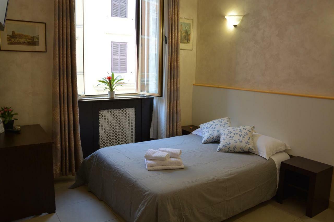 Roma Carina Hotel Bagian luar foto
