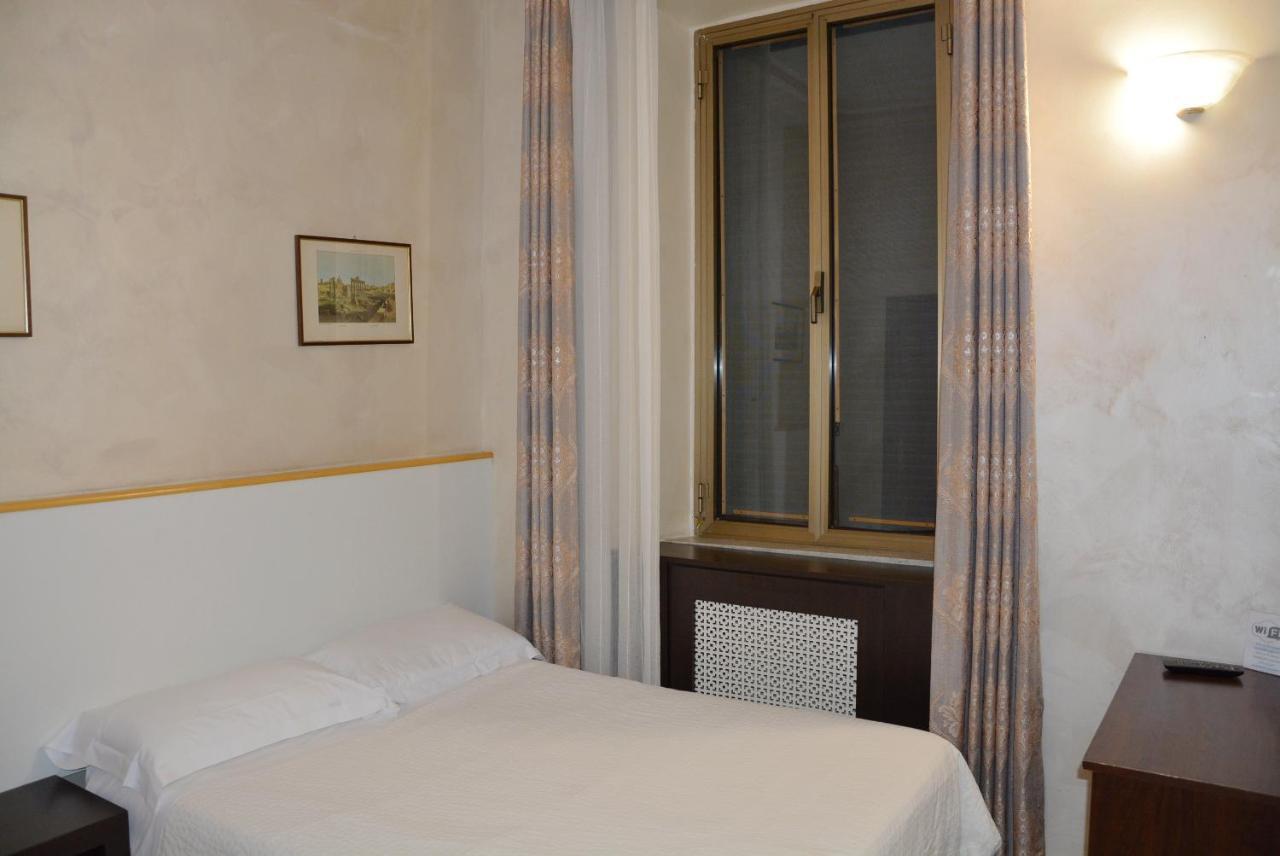 Roma Carina Hotel Bagian luar foto
