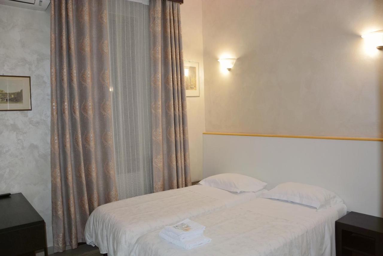 Roma Carina Hotel Bagian luar foto