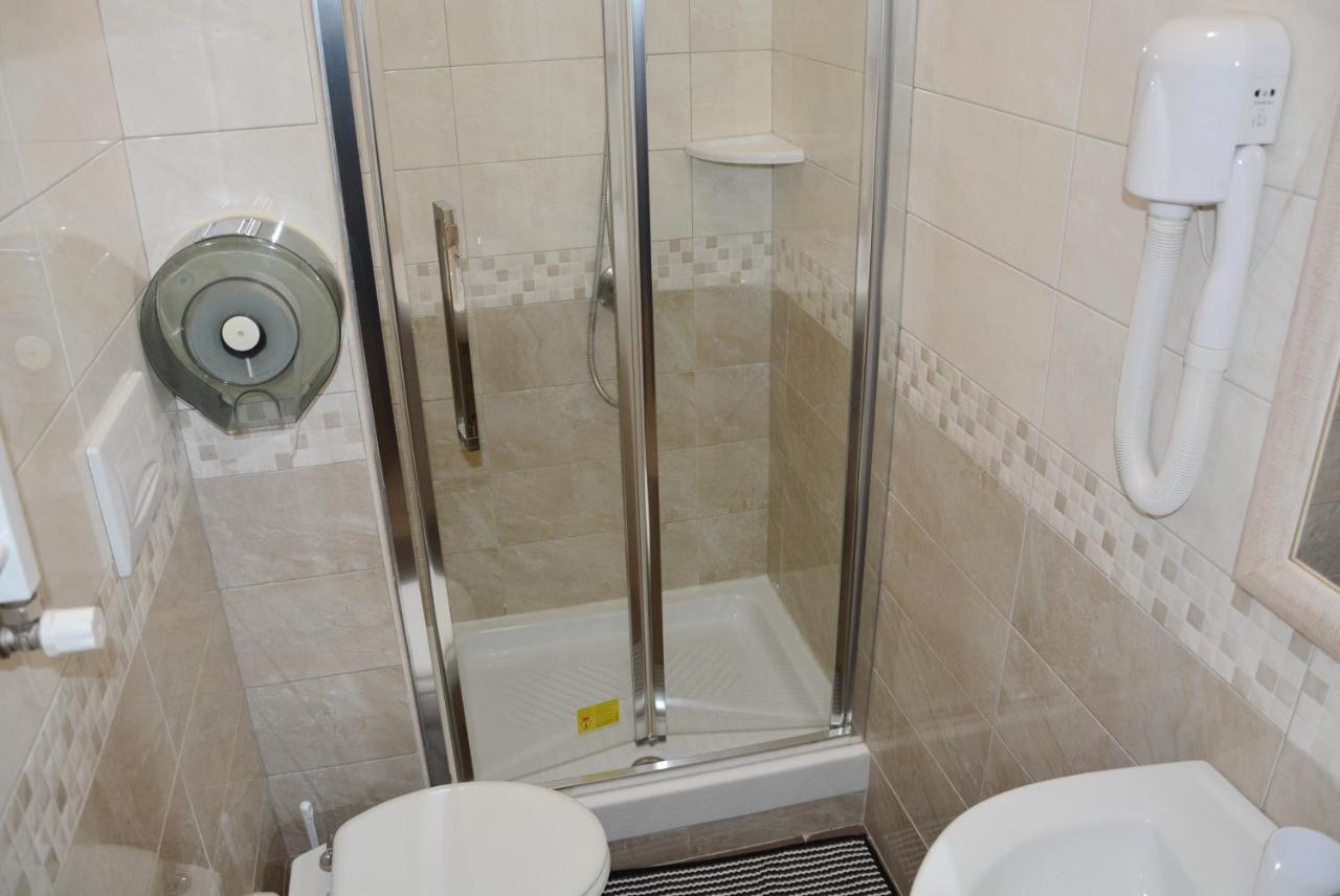 Roma Carina Hotel Bagian luar foto