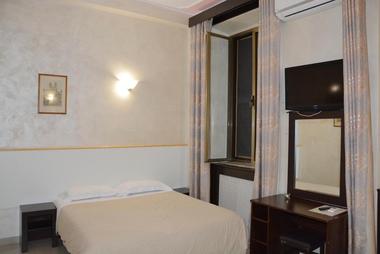 Roma Carina Hotel Bagian luar foto