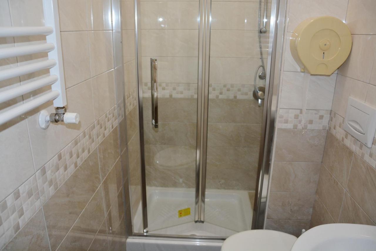 Roma Carina Hotel Bagian luar foto