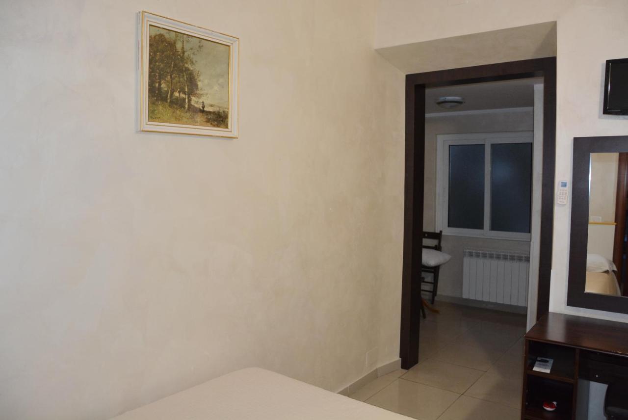 Roma Carina Hotel Bagian luar foto