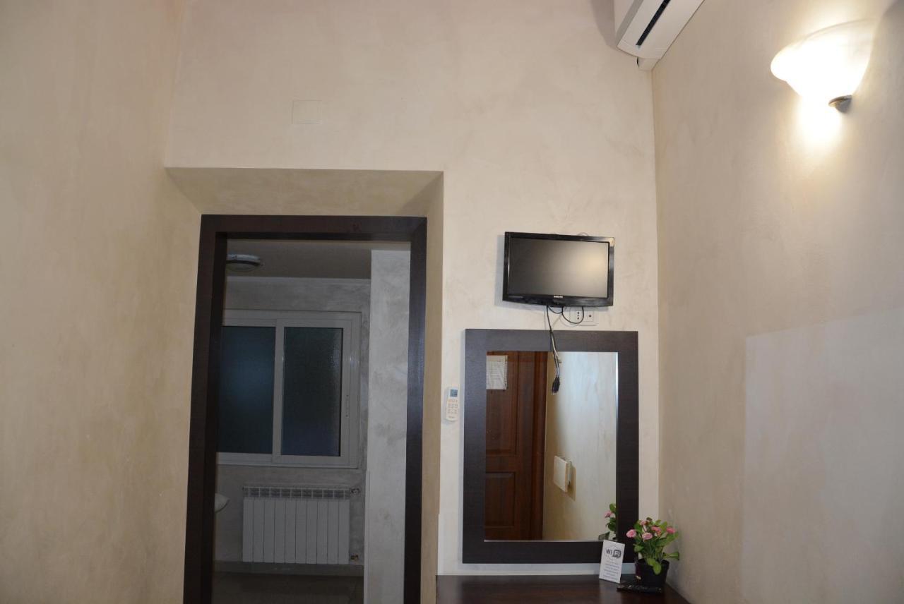 Roma Carina Hotel Bagian luar foto