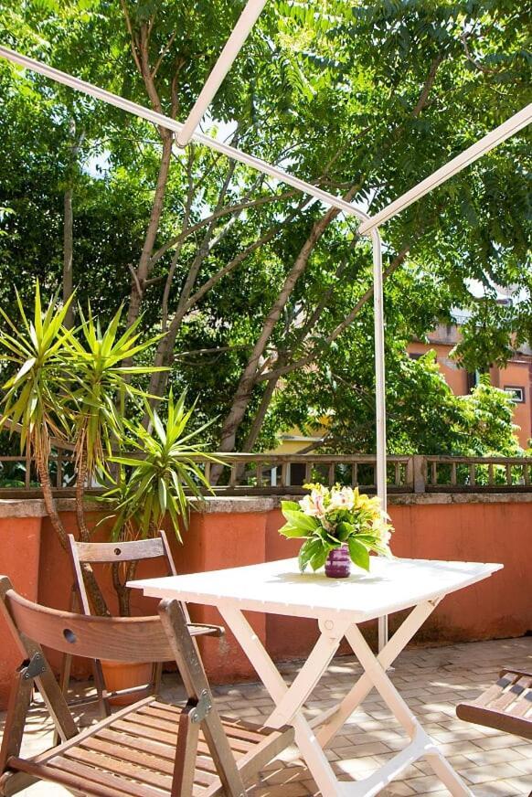 Roma Carina Hotel Bagian luar foto