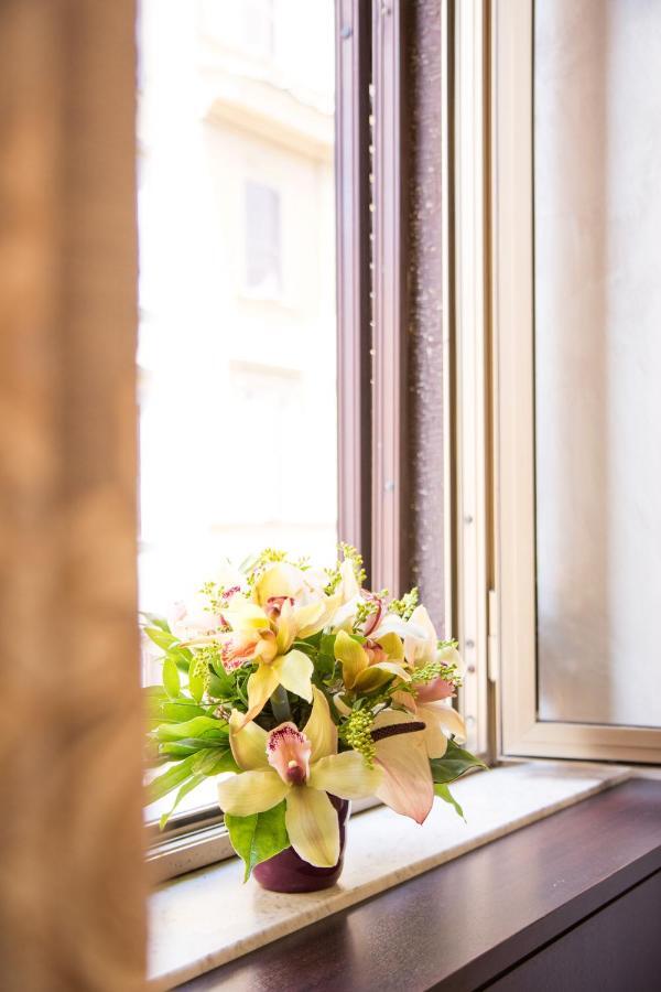 Roma Carina Hotel Bagian luar foto